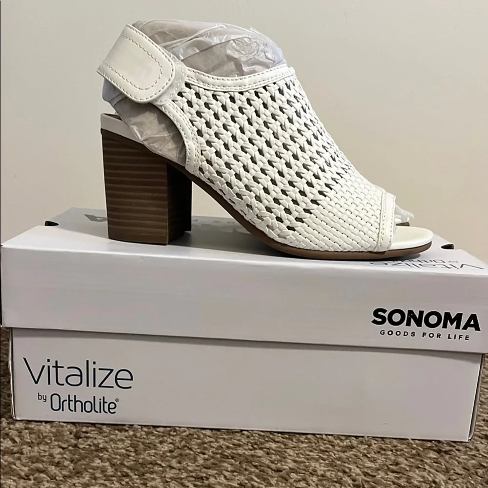 Sonoma White Peep-Toe Sandals - Picture 2 of 13